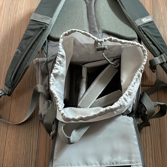 Lowepro Backpack Photo Hatchback 16L AW Camera Gadget Bag Dividers Compartments - Picture 5 of 5